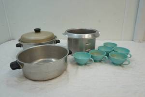 lot 20 image: Texas ware cups
