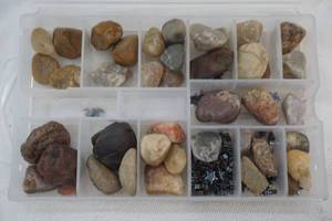 lot 56 image: jewelry rocks