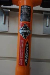 lot 63 image: huffy pogo stick