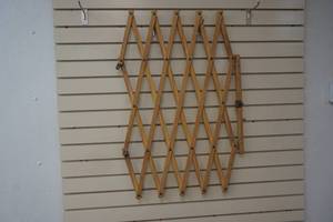 lot 100 image: accordion gate