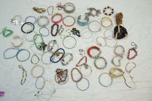 lot 110 image: jewelry