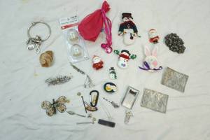 lot 112 image: holiday pins
