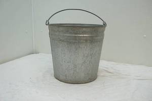 lot 125 image: galvanized pail