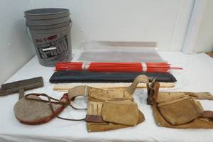 lot 135 image: leather tool belt