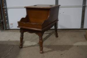 lot 145 image: vintage end table