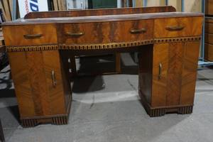 lot 170 image: buffet