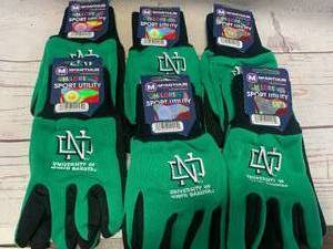 lot 5 image: BRAND NEW LOT OF 6 UND KIDS GLOVES