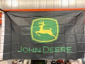 lot 26 image: JOHN DEERE FLAG BANNER APPROXIMATELY 3 X 5 FOOT