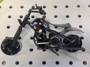 lot 22 image: UNIQUE METAL MOTORCYCLE SCULPTURE 6 INCHES