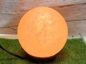 lot 57 image: HIMALAYAN ROUND LIGHTED SALT LAMP