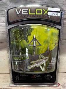 lot 72 image: VELOX STEEL ION 3 BLADE BROADHEADS