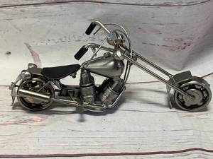 lot 133 image: METAL MOTORCYCLE SCULPTURE 8 INCH LONG