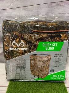 lot 136 image: BRAND NEW REALTREE QUICK BLIND SET