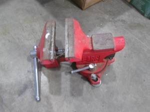 lot 99 image: Bench vice...