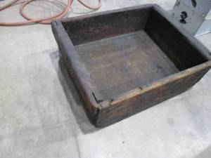 lot 109 image: Vintage wood box 17x21...