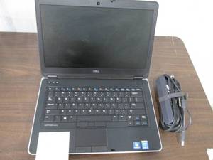 lot 124 image: Dell laptop computer with charger c...