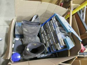 lot 135 image: Box of assorted automotive and othe...
