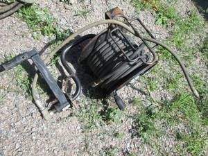 lot 32 image: 100 Pressure washer hose on mountable reel...