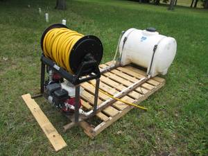 lot 10 image: Water pump and 65 gallon tank with ...