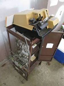 lot 20 image: Cole key cutting machine with inven...