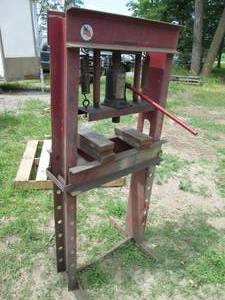 lot 19 image: Impala equipment hydraulic press...
