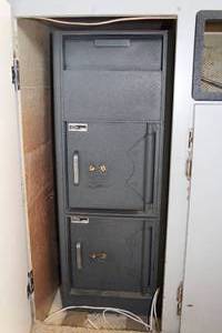 lot 634 image: Gardall Safe Corp Safe 2-door with Keys