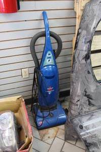 lot 642 image: Bissell Powerforce Canister Vacuum Cleaner