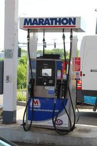 lot 630 image: Gilbarco Ancore 300 Blender Marathon Blender Gas Pump with Bennett EMV Chip Reader