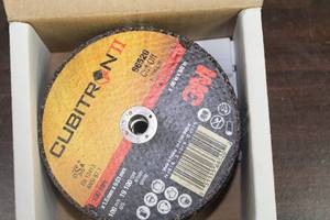 lot 679 image: Lot of (25) 3M Cubitron II 4 Cut-Off Wheels (New in Box )