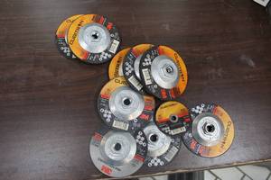 lot 687 image: Lot of (11) 3M 75mm-115mm Depressed Center Grinding Wheels and Discs