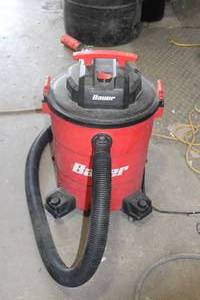 lot 711 image: Bauer 6 hp Wet Dry Vacuum (in original box) with Accessories