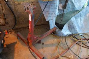 lot 718 image: Engine Stand