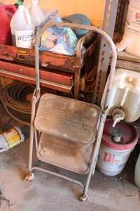 lot 722 image: 2-Step Stool