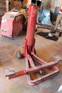 lot 738 image: Torin Big Red Jacks Dual Lift Floor Jack