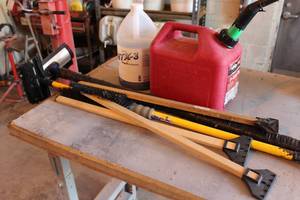 lot 734 image: Lot of (5) 4-5 Ice Scrapers w Car Wash 12-Gallon, Plastic Gas Can