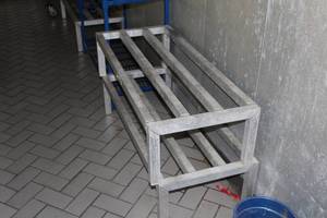 lot 637 image: Storage Rack 4-shelf