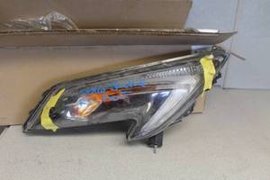lot 751 image: 2016 Passenger Headlight Assembly (Builders Quality)