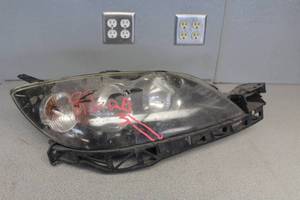 lot 753 image: 2008 Mazda 3 Headlight Assembly (Builders Quality)