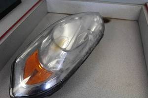 lot 772 image: GM Headlight Assembly (Builders Quality)