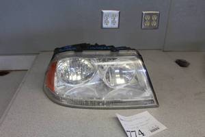 lot 774 image: 2005 Lincoln Navigator Passenger Halogen Headlight Assembly (Builders Quality)