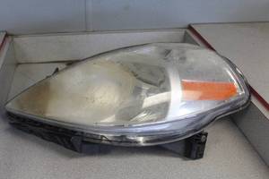 lot 778 image: Nissan Passenger Headlight Assembly (Builders Quality)