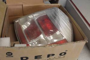 lot 786 image: 2010-2012 Hyundai Sonata Taillight Assembly w Bulbs (Builders Quality)