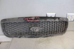 lot 789 image: 2006 Ford Crown Victoria Police Car Grill (Builders Quality)