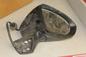 lot 763 image: GM Passenger Side View Mirror