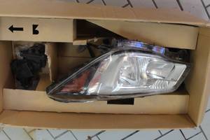 lot 801 image: Subaru Headlight Assembly w Blind Spot Sensors  (Builders Quality)