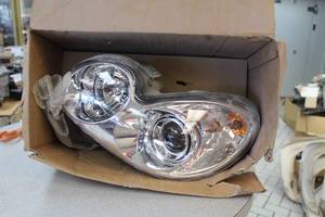 lot 803 image: 2002-2005 Hyundai Sonata Driver Headlight Assembly (New )