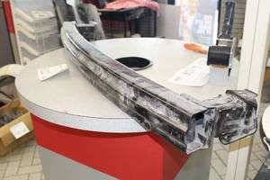 lot 822 image: Honda Bumper Support (Builders Quality)