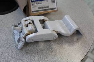 lot 837 image: Ford Transit 250 Passenger Side Door Hinge (New)