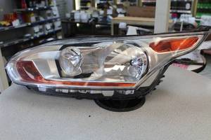 lot 844 image: Ford Passenger Headlight Assembly & Housing (Builders Quality)