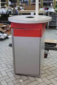 lot 852 image: Garbage Can Table